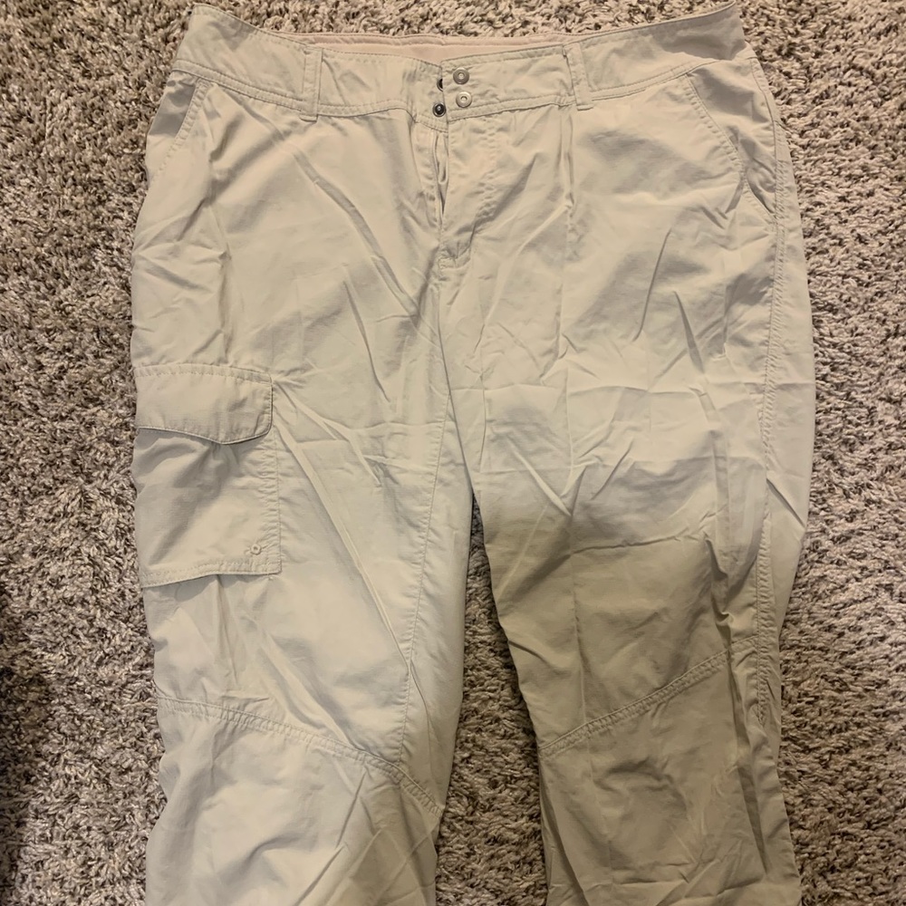 Like New Columbia Cargo Capri Omnishade Sun Protection, size 14